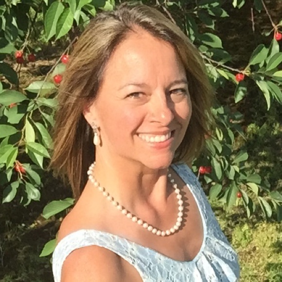 Meet your Posher, Lisa - Picture 1 of 1